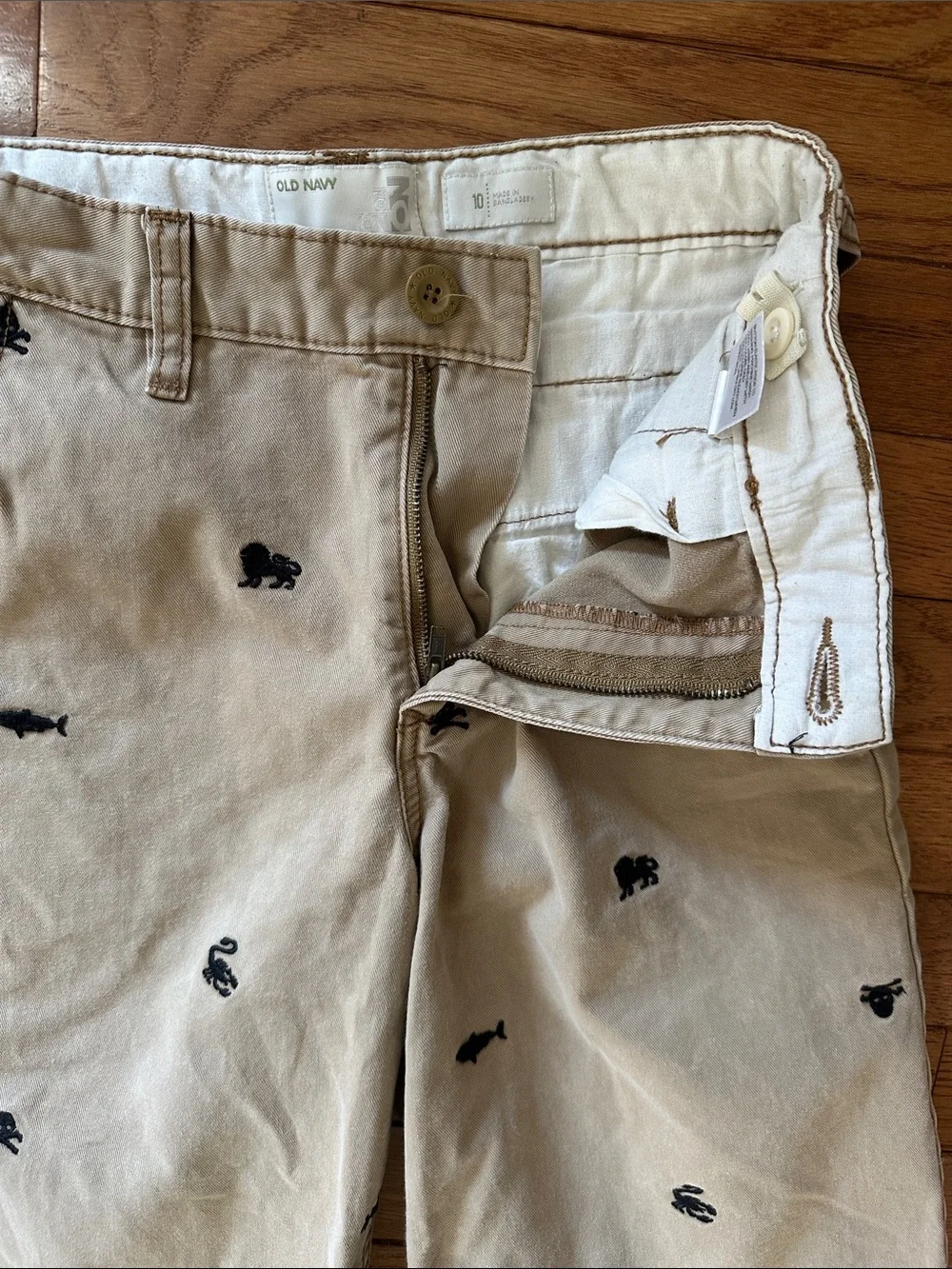 Old Navy boys shorts khaki with navy animals size 10 EUC
